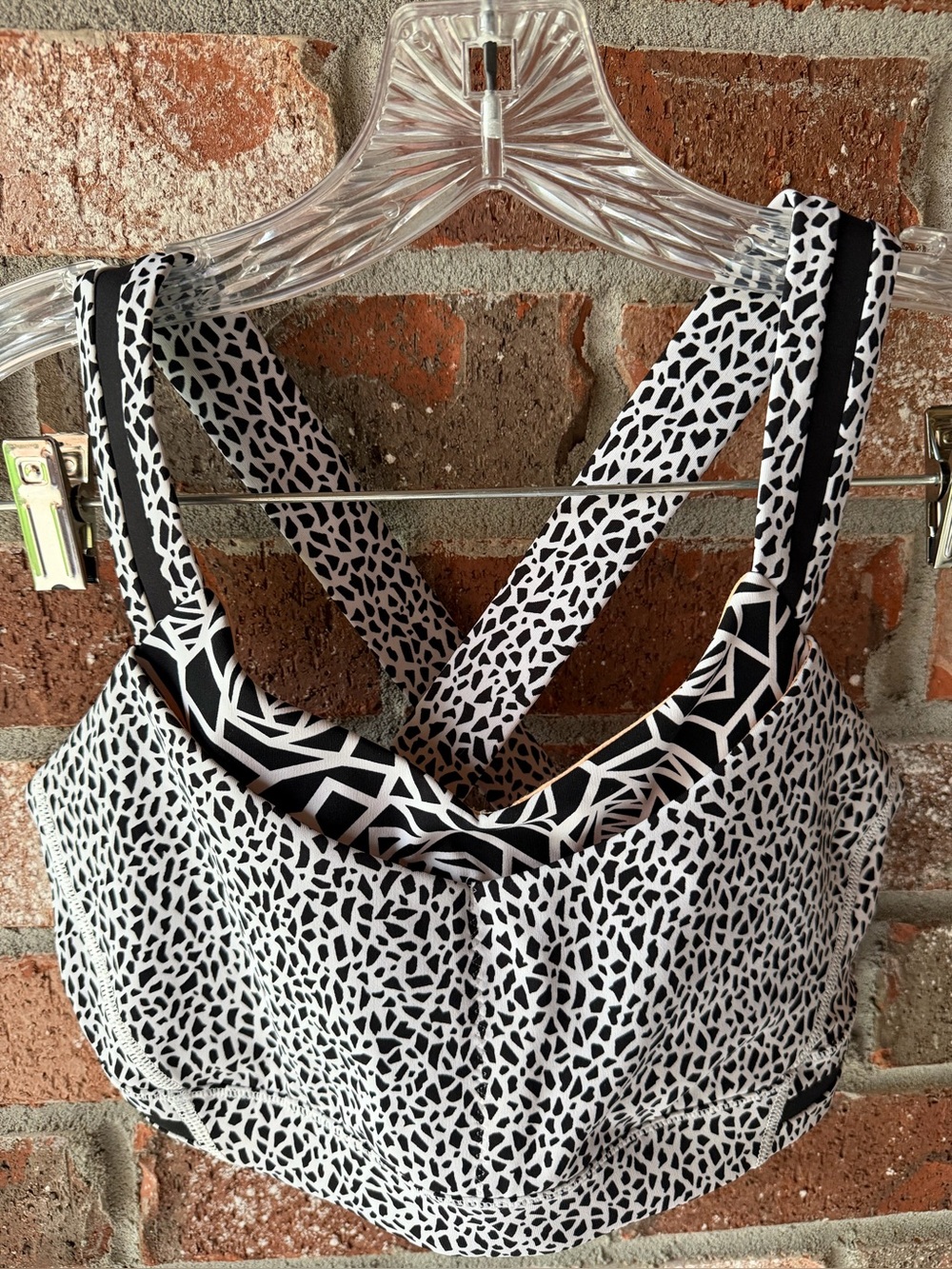 Lululemon Rack Pack Bra
Miss Mosaic White Posey
Black White Size 8